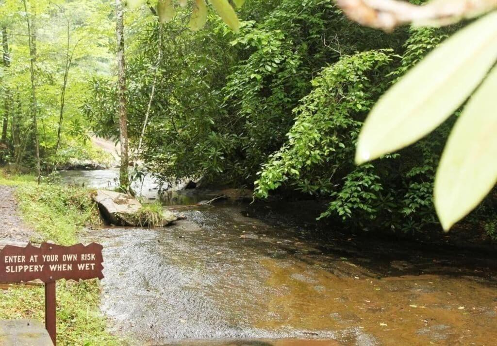 A River Runs Through It 세비어빌 외부 사진